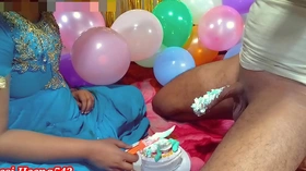 जन्मदिन के मौके पर भाभी ने देवर के लण्ड पर केक लगाकर चूसी और जबरदस्त तरीके से साफ हिंदी अवाज़ो में अपनी चुत चुदवाई