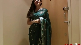 Pretty Girl Jasmine in Sari strips to show us