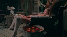 Mire V masturbating with a vegetable