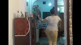 Hot desi indian bhabi shaking her sexi ass &boobs on bigo live...1