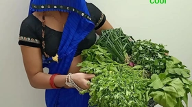 दिव्या भाभी क्या कु सब्जियां लाई हो देख लो भैया मेरे पास आकर बैठ कर