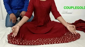 योगा क्लास रूम में कोई नया टीचर आय हैं वो बहुत खुश करता है